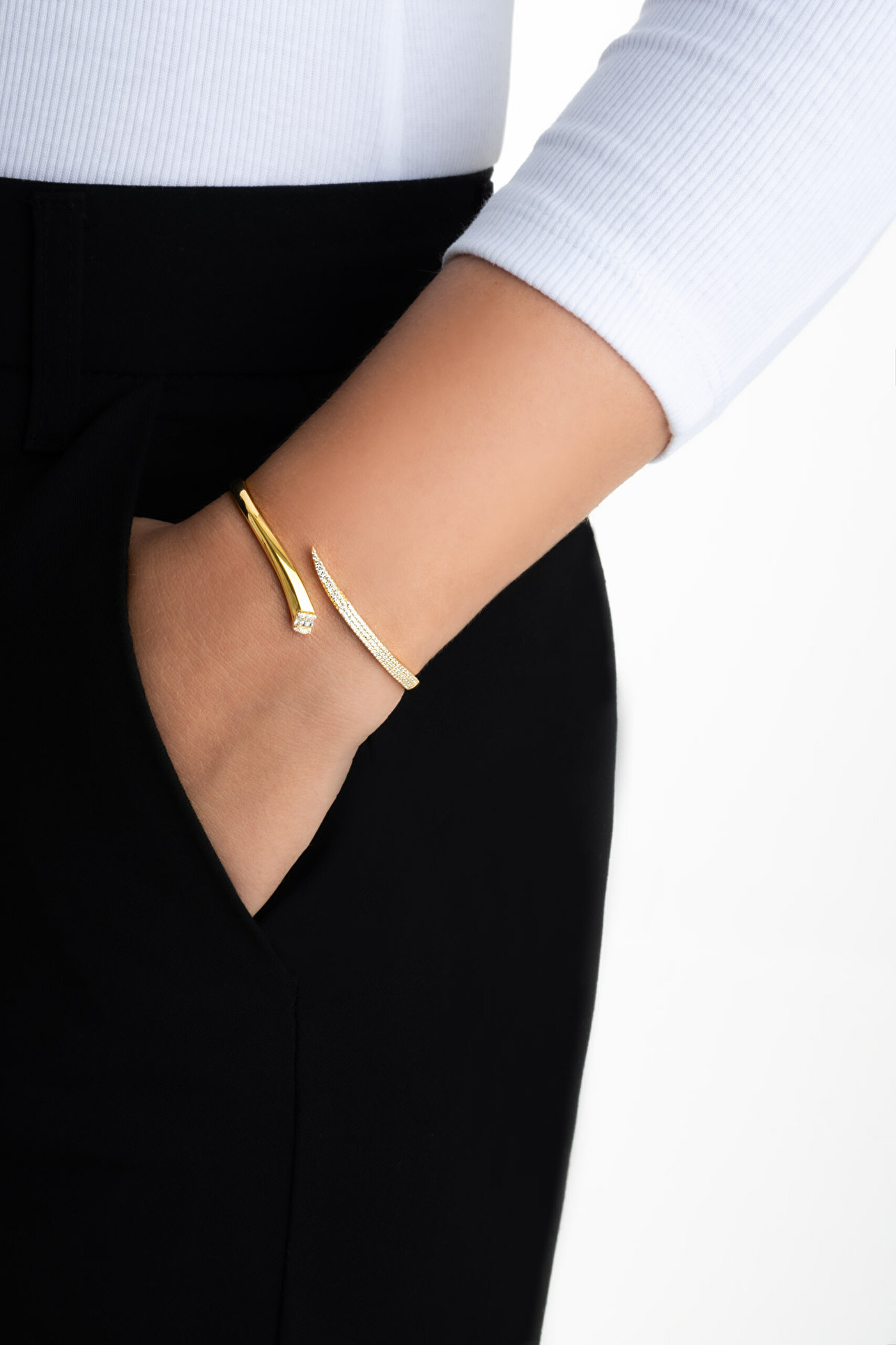 ⁠ Ophidia 18 Ayar Sarı Altın Kaplama Gümüş Kelepçe Bileklik_3}