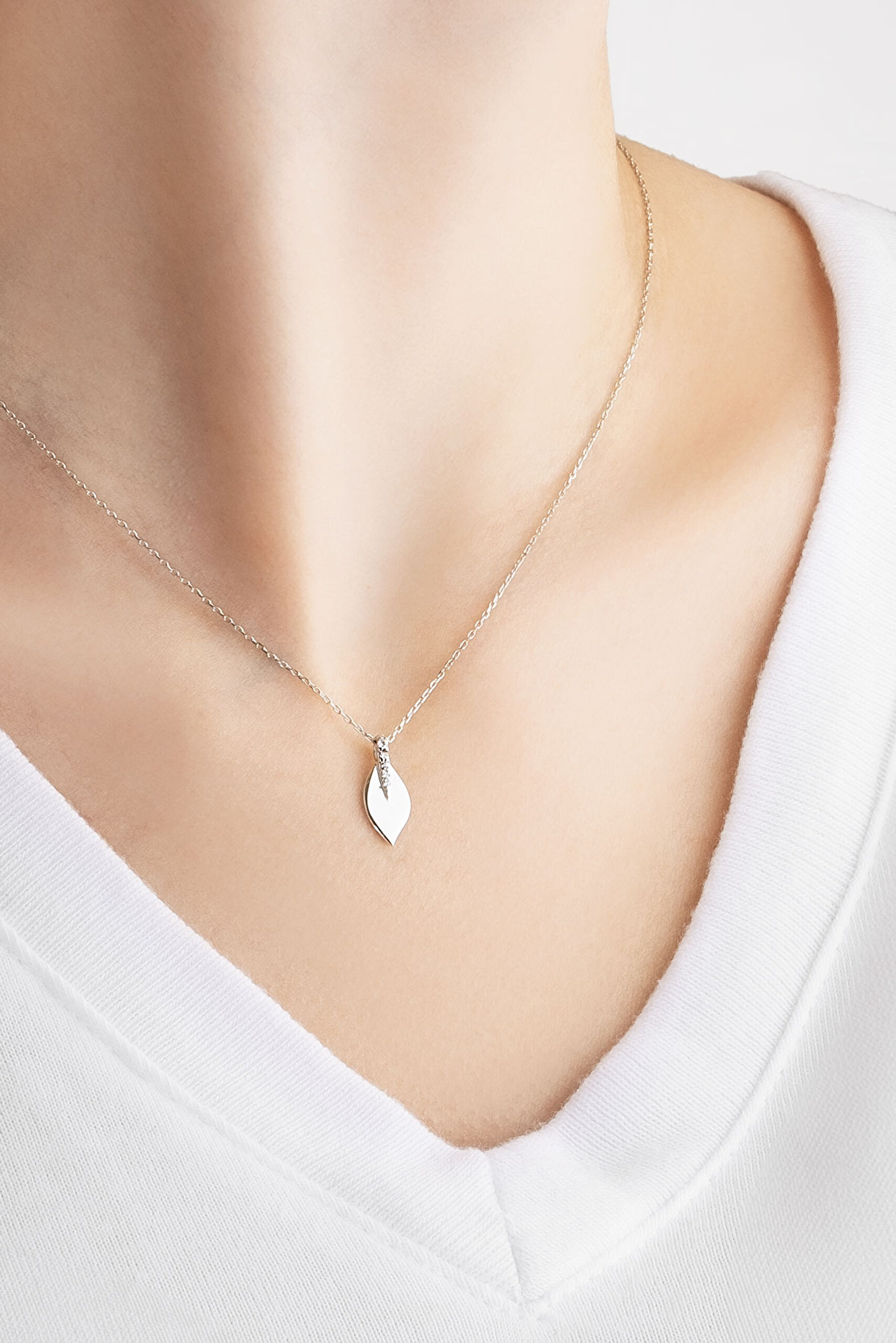 ⁠ Minimal 14 Ayar Beyaz Altın Kolye_3}