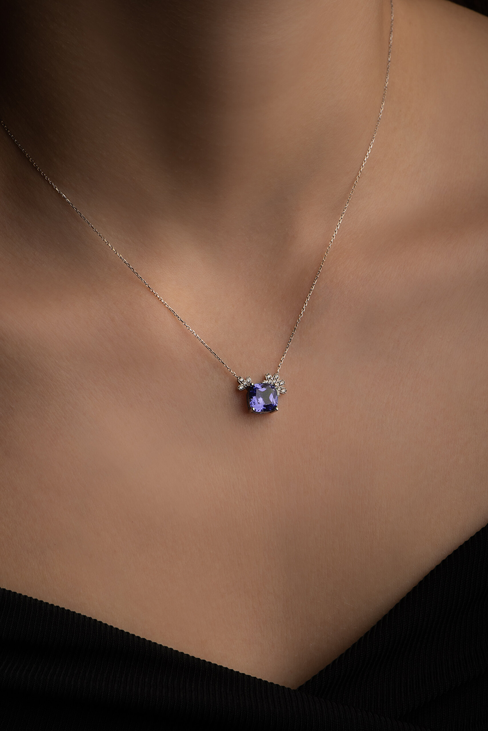 ⁠ Created Alexandrite Taşlı Clarit Serisi 14 Ayar Beyaz Altın Kolye_1}