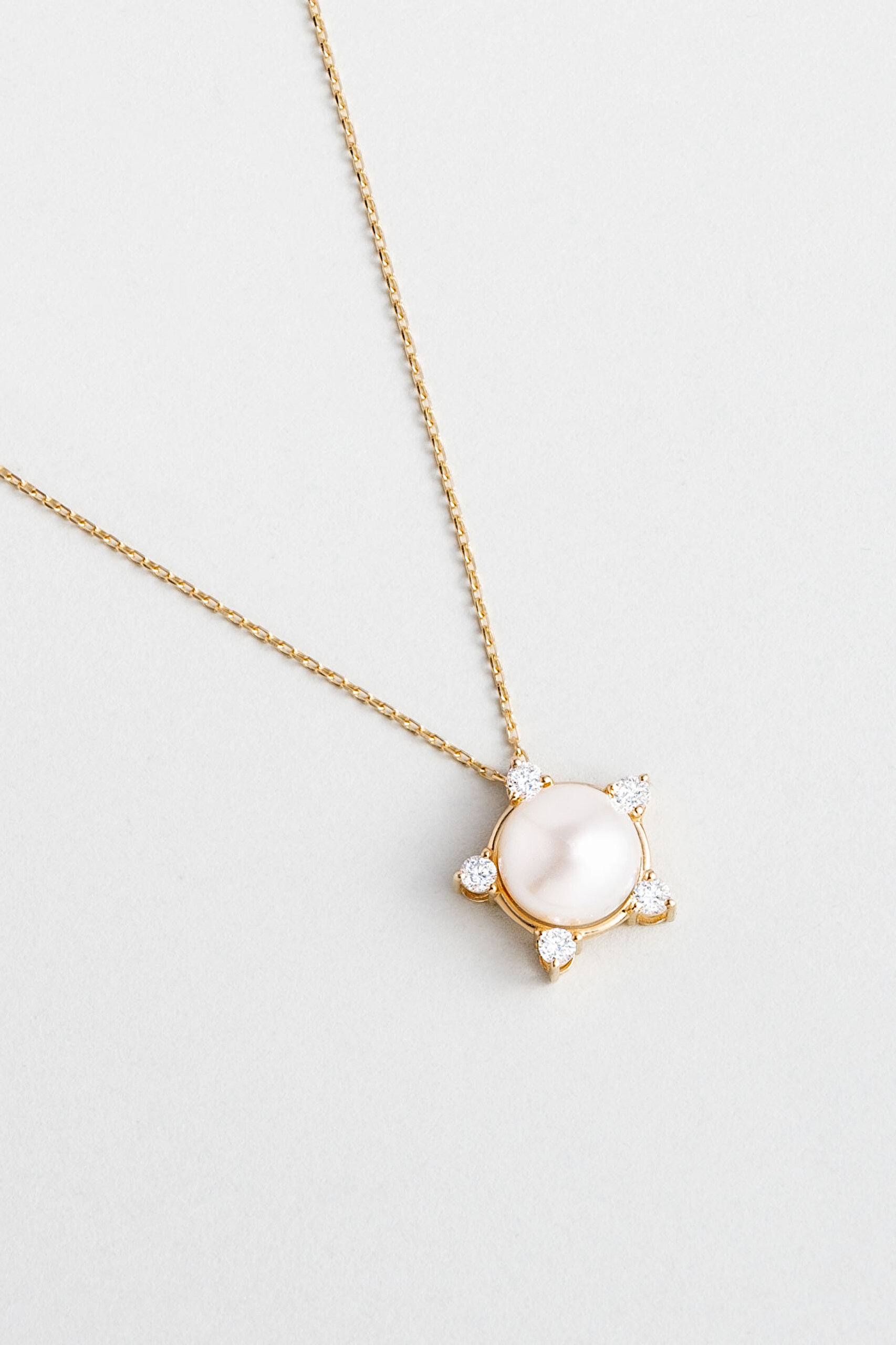 ⁠ Diamond Collection 14 K Sarı Altın 0,17 Karat Pırlanta Doğal İnci Kolye_4}
