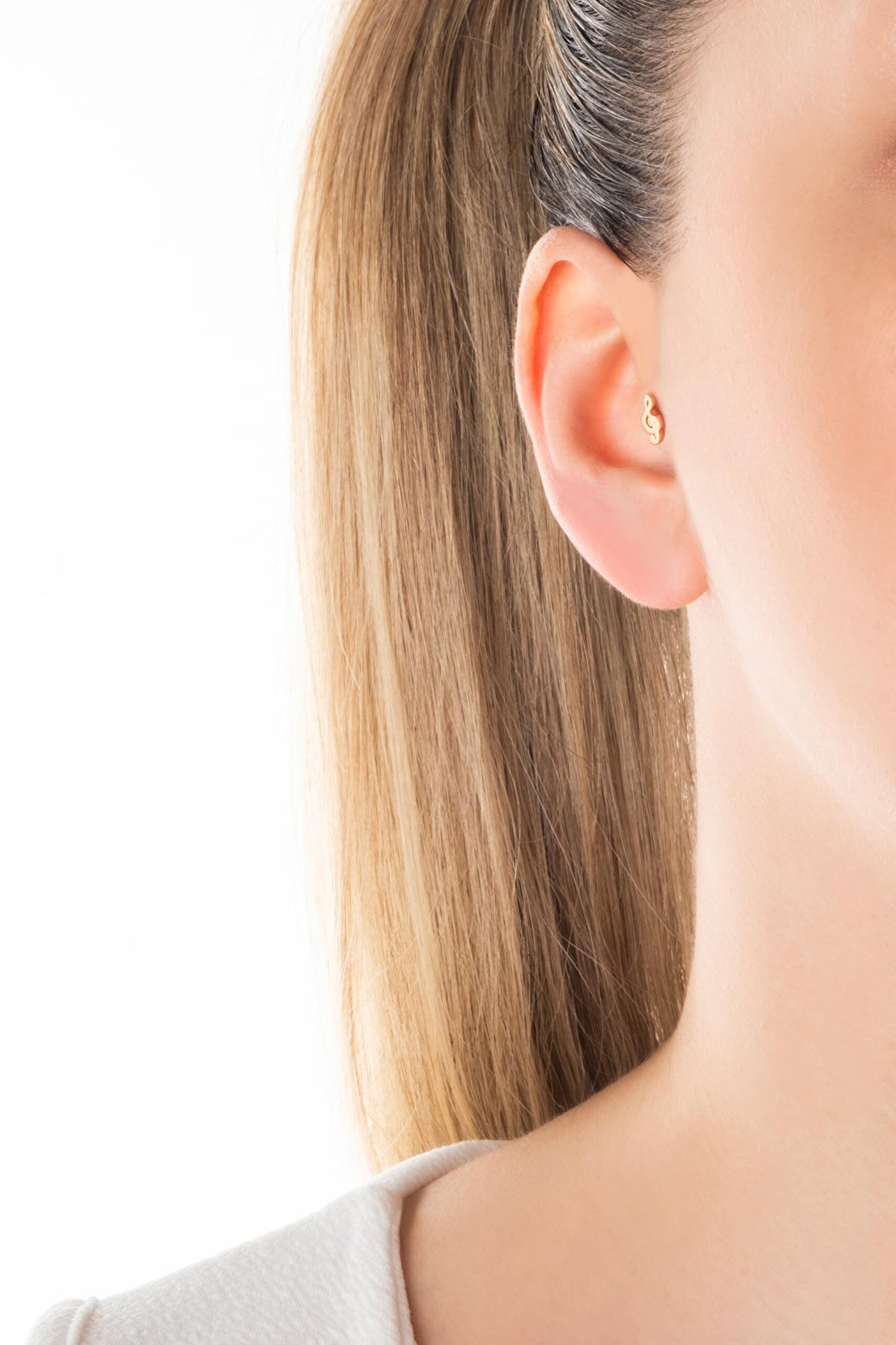 ⁠ Minimal Altın Serisi 14 Ayar Sarı Altın Melodi Figürlü Tragus Piercing_3}