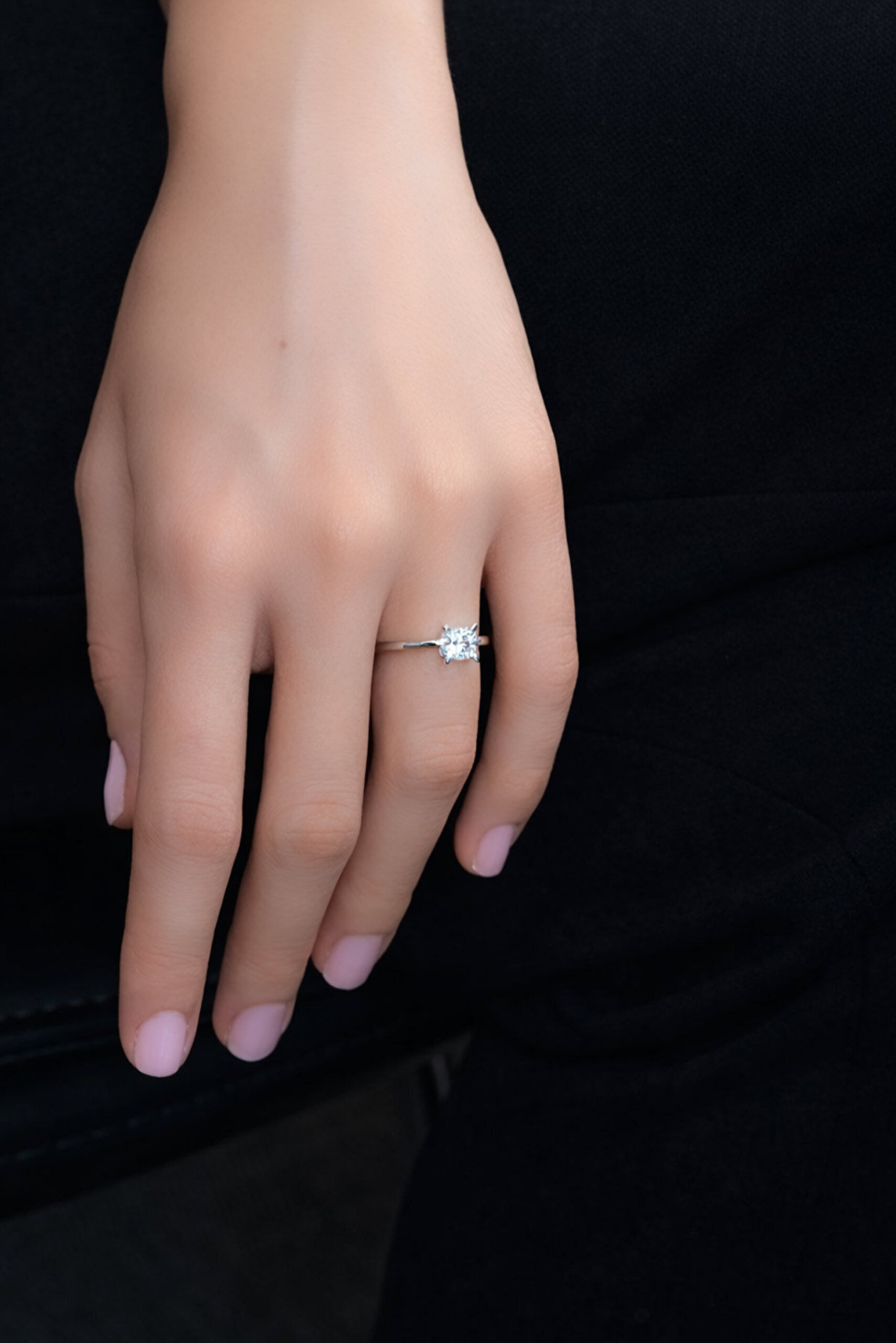 0.51 Karat IGI Sertifikalı 14K Beyaz Altın Yuvarlak Kesim Lab Grown Pırlanta Tektaş Yüzük - 5