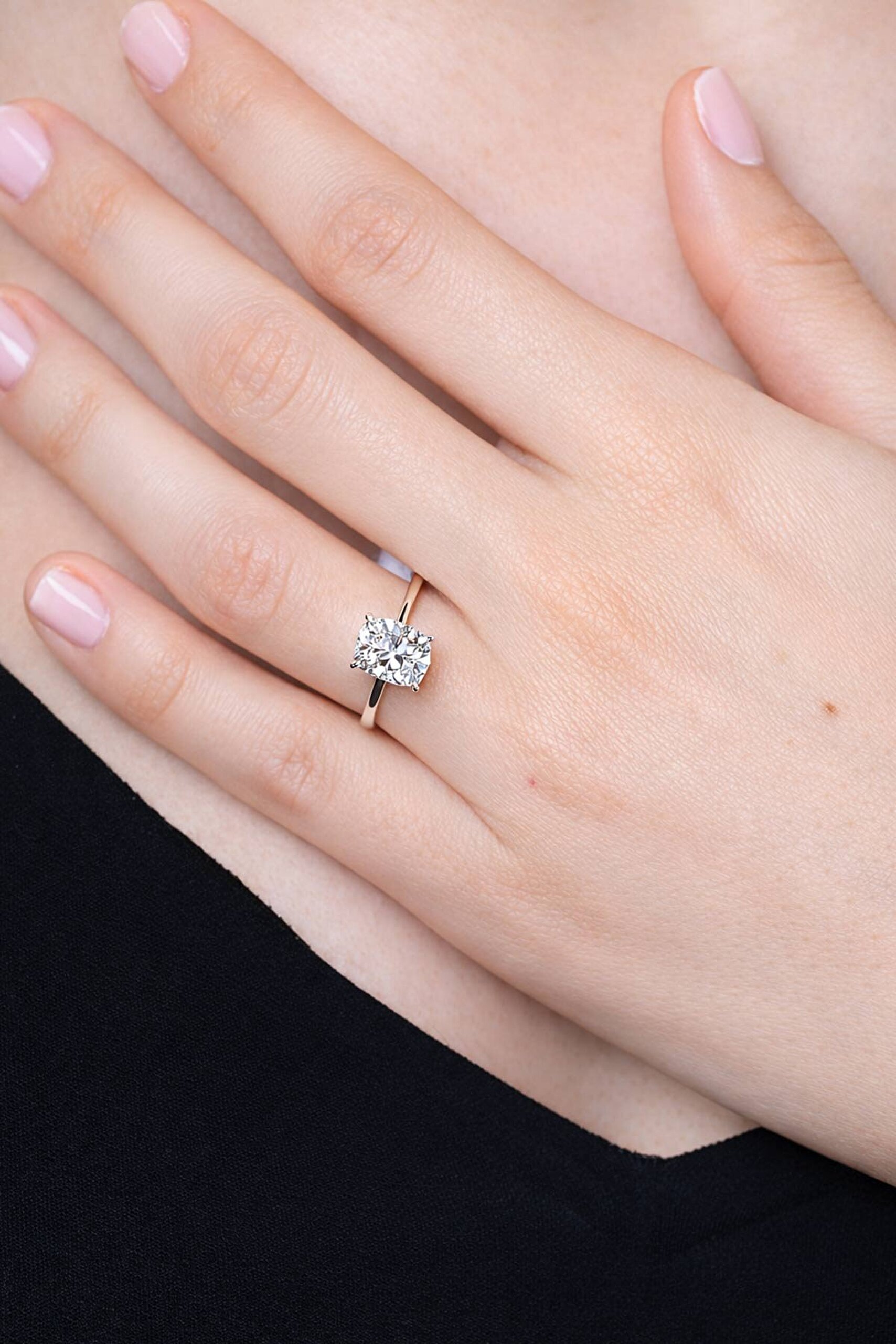 Lab Grown Chic Diamond 2.03 Karat 14K Beyaz Altın Cushion Kesim Tektaş Yüzük - 1