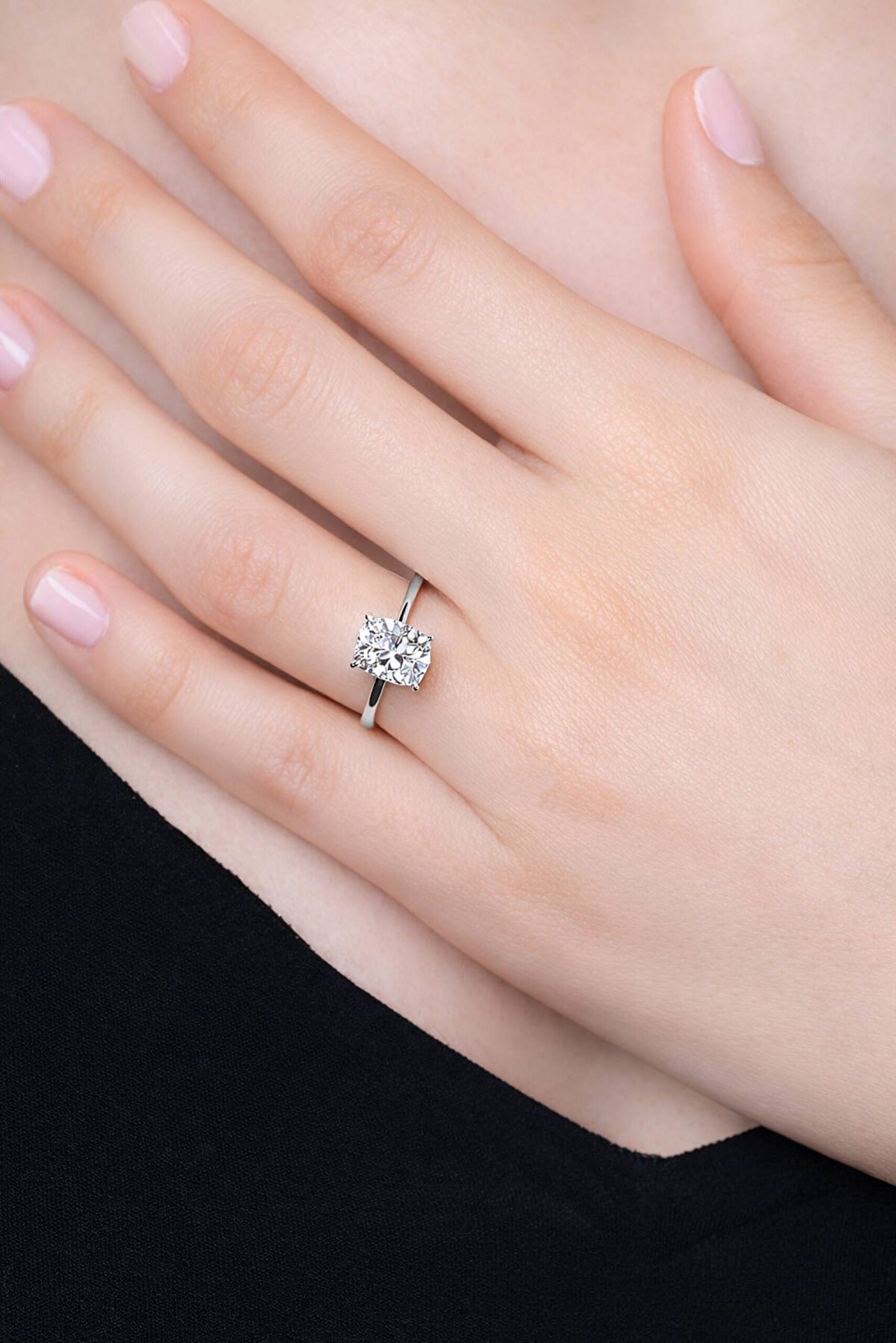 2.03 Karat IGI Sertifikalı 14K Beyaz Altın Cushion Kesim Lab Grown Pırlanta Tektaş Yüzük - 1