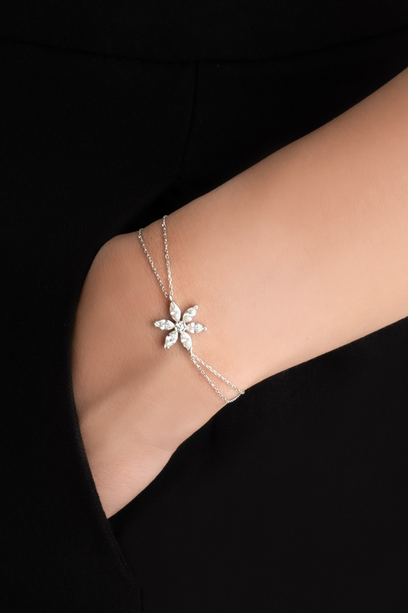 ⁠ Beyaz Altın Sertifikalı Premium Created Taşlı Çiçek Figürlü 20 Cm Bileklik_1}