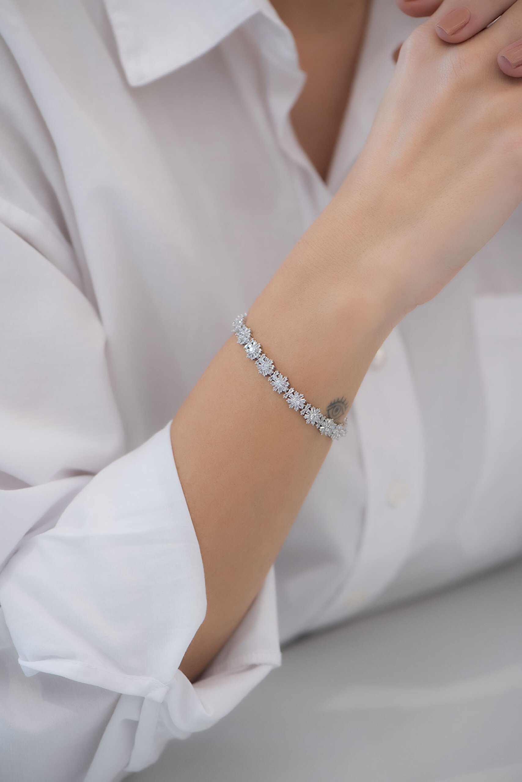 ⁠ Baget Çiçeği 18 Ayar Beyaz Altın Kaplama 18 Cm Gümüş Bileklik_2}