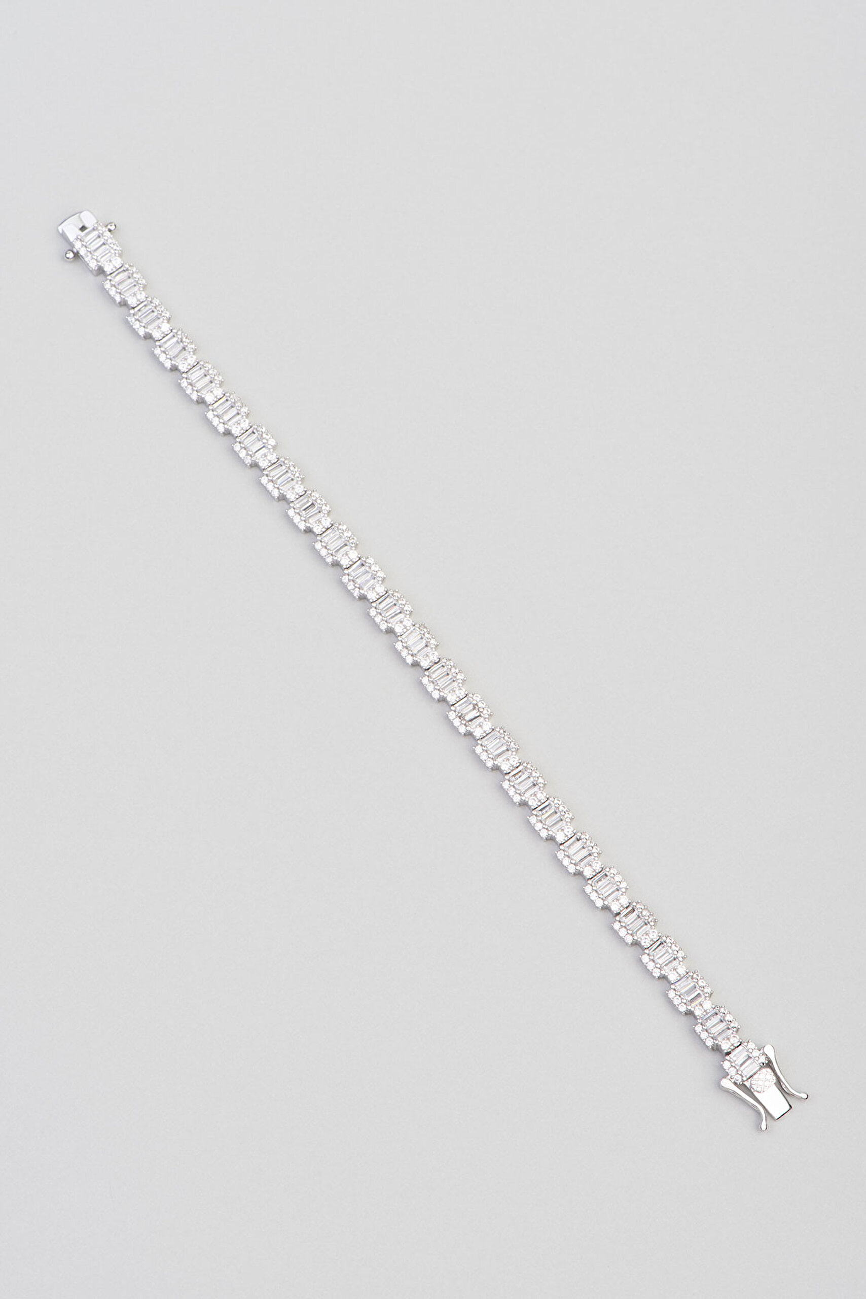 ⁠ Baget Taşlı 18 Ayar Beyaz Altın Kaplama 17 Cm Gümüş Bileklik_0}
