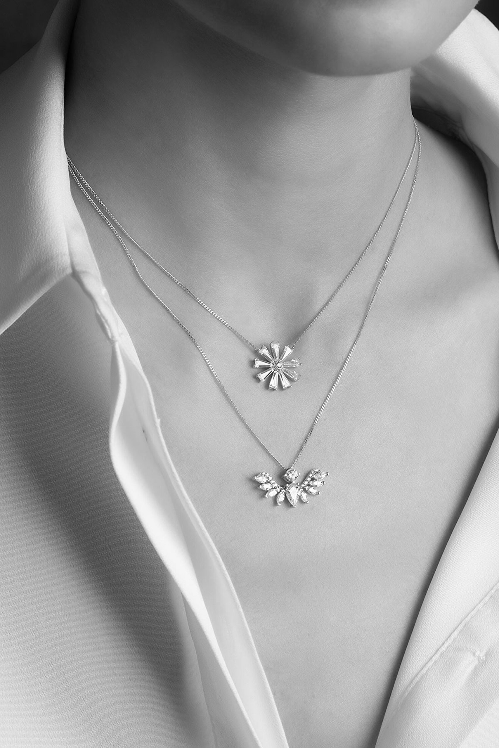 ⁠ Beyaz Altın Sertifikalı Premium Created Trapez Taşlı Çiçek Kolye
_1}